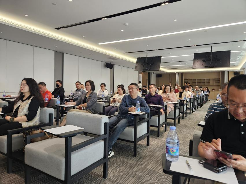 關(guān)于參加"DeepSeek+新質(zhì)生產(chǎn)力"AI實(shí)戰培訓的簡(jiǎn)報