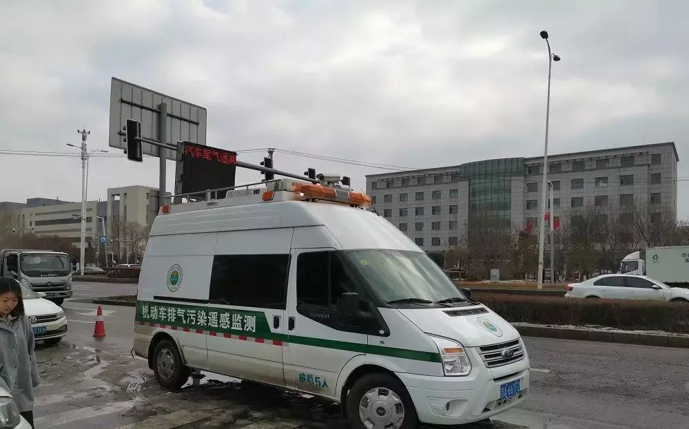 機動(dòng)車(chē)尾氣遙感監測車(chē)亮相吉林長(cháng)春街頭
